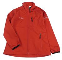 Červená softshellová bunda s nápisem