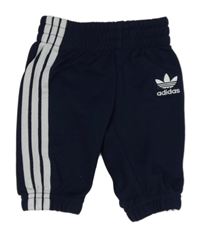 Tmavomodré tepláky s pruhy a logem Adidas