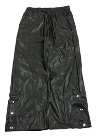 Čierne koženkové široké nohavice s cvoky