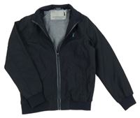 Tmavomodrá šusťáková jarí bunda s nášivkou Next