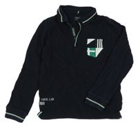 Tmavomodré polo tričko s potlačou a kapsičkou