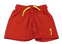 Červené športové kraťasy s číslom