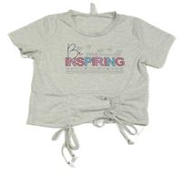 Šedé melírované crop tričko s nápisem a staváním