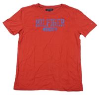 Červené tričko s nápisom Tommy Hilfiger