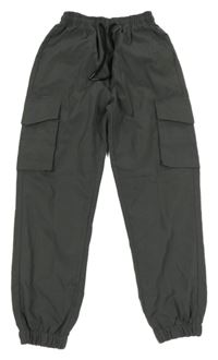 Tmavosivé šušťákové nohavice s vreckami