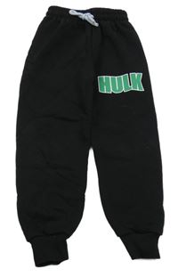 Černé tepláky s nápisem 