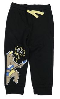 Čierne tepláky s medvěďom