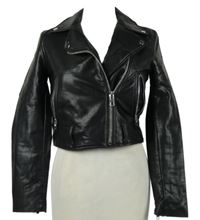 Dámsky čierny koženkový crop krivák Zara