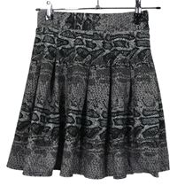 Dámska sivo-čierna vzorovaná sukňa PrettyLittle Thing