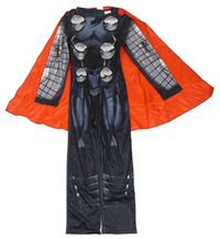 Kockovaným - Tmavosivý overal s potlačou a pláštěm Marvel