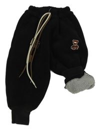 Čierne rebrované zateplené tepláky s medvedíkom