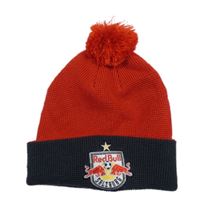 Červeno-tmavomodrá čapica s nášivkou