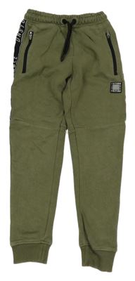 Khaki tepláky s nášivkou a pruhem s nápisy George