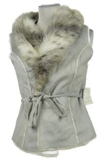 Nové - Dámská šedá semišová vesta s kožíškem a páskem
