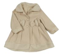 Béžový flaušový kabát s huňatými lemy 