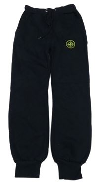 Tmavomodré cuff tepláky s nášivkou Stone Island 