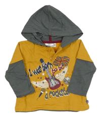 Hořčicovo-tmavosivá mikina s kytarou a vlajkou a nápismi a kapucňou