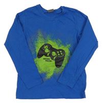 Modro-zelené triko s ovladačem 