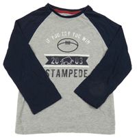 Šedo-tmavomodré triko s nápisy a míčem 