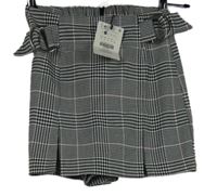 Nové - Dámska čierno-bielo-ružová kockovaná skort sukňa so sponkami Bershka