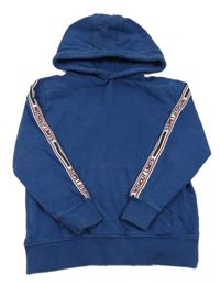 Tmavomodrá mikina s pruhy na rukávech s nápismi a kapucňou Next