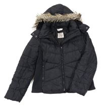 Čierna prešívaná šušťáková zimná bunda s odopínacíá kapucňou s kožešinou H&M