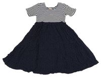 Bílo-tmavomodré žebrované šaty s lehkou puntíkatou sukní 