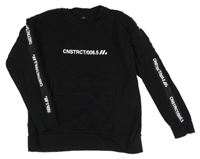 Čierna mikina s písmenky a číslom a vreckom a pruhom RIVER ISLAND