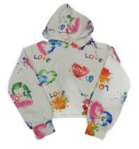 Bielo-farebná skvrnitá crop mikina so srdiečkami a nápismi a kapucňou SHEIN