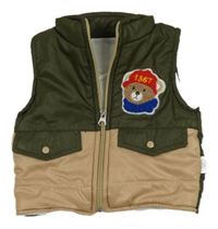 Kaki-béžová šušťáková zateplená vesta s medvěďom