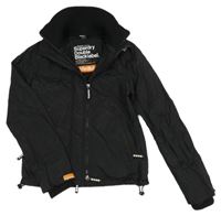 Černá šusťáková jarní bunda s logem a kapucí Superdry