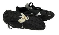 Černo-bílé koženkové kopačky s logom Puma vel. 37