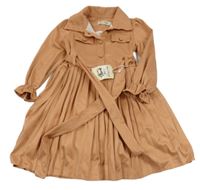 Nové - karamelové plisované šaty s volánikmi a golierikom a opaskom