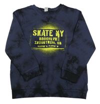 Tmavomodrá batikovaná mikina s nápisom Tu