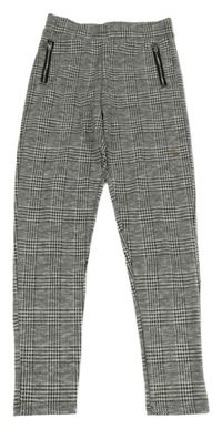 Čierno-biele kockované tregíny s vreckami F&F