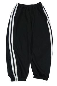 Černo-bílé lehké tepláky s pruhy