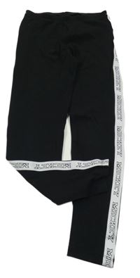 Čierno-biele legíny s nápismi C&A