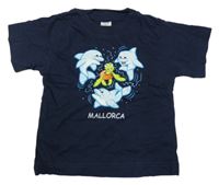 Tmavomodré tričko s delfínmi