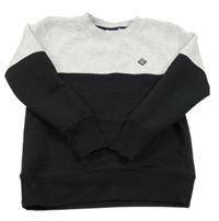 Čierno-svetlosivá rebrovaná mikina s nášivkou Chapter Young