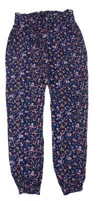 Tmavomodré květované volné kalhoty s páskem Primark