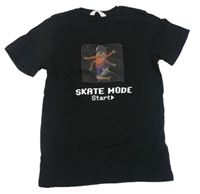 Čierne tričko so skejťákem H&M