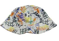 Bílý vzorovaný klobouk s nápis