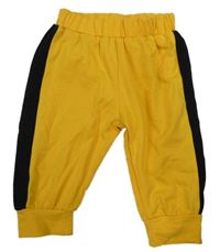 Tmavožluto-čierne tepláky