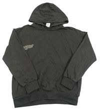 Tmavosivá mikina s nápisom a kapucňou