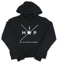 Čierna crop mikina s nápisom a kapucňou
