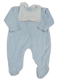 Světlemodro-biely zamatový overal s golierikom