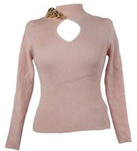 Dámský světlerůžový žebrovaný svetr s průstřihem a řetízkem Cameo Rose 