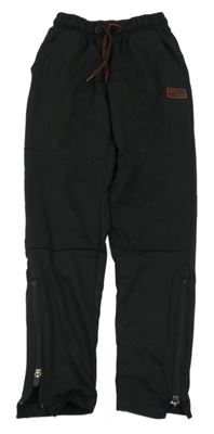 Černé sportovní kalhoty s nápisem Yigga