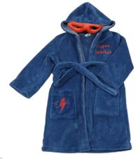 Tmavomodrý chlupatý župan s nápisem a kapucí 