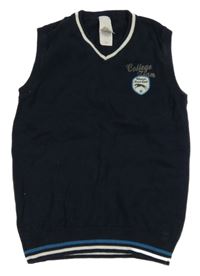 Tmavomodrá svetrová vesta s nášivkou a nápisom C&A